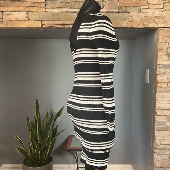 Kendall & Kylie Stretch Knit Bodycon Sweater Dress Preppy Stripe Black White L - Picture 5 of 10